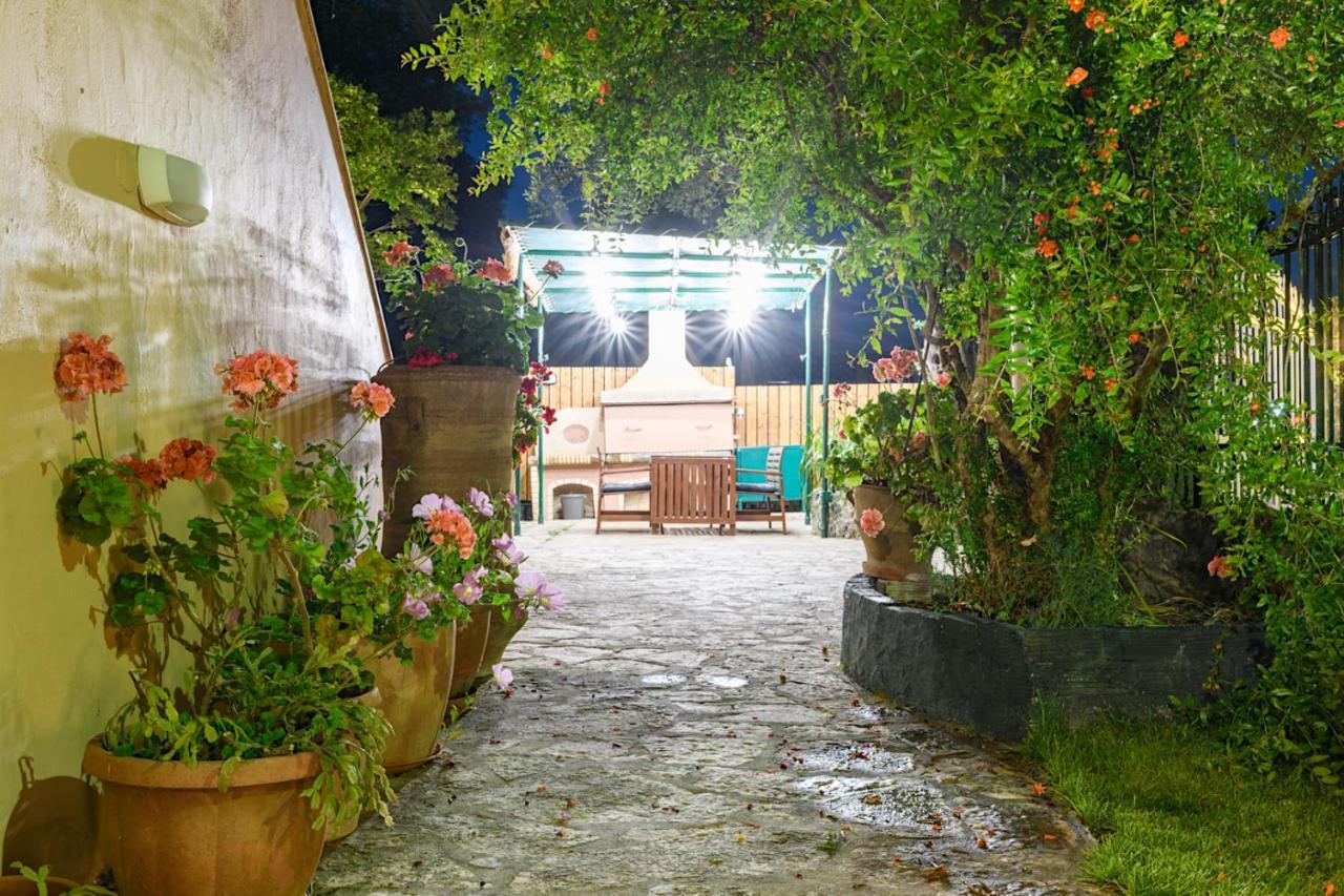 Antho'S Apartment Kanali  Exterior photo